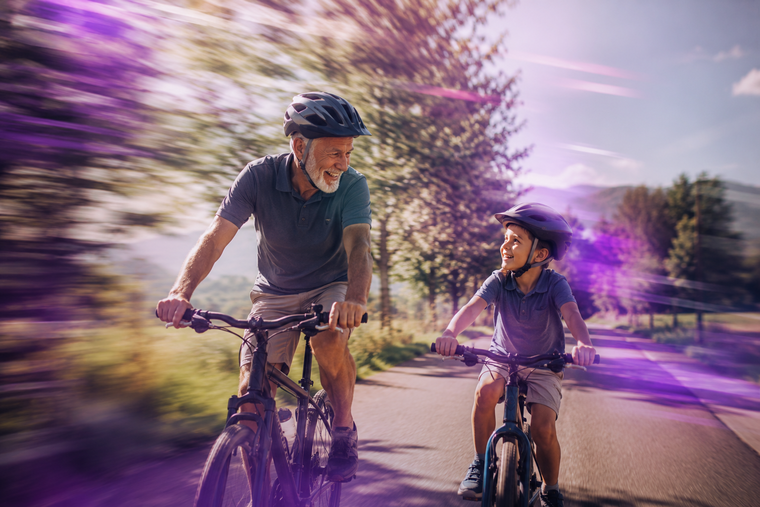 Un grand-père et son petit-fils à vélo